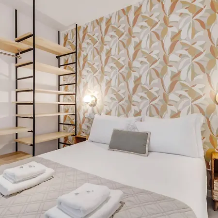 Cosy 1br Renovated - Heart Of Santos | By Airnest Апартаменти